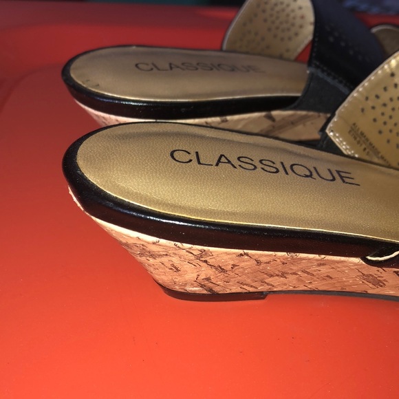 Classique Sandals - Picture 3 of 3